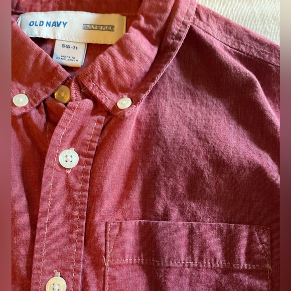 Boys long sleeve button-up, crimson red dress shirt.  Size 6-7 - Picture 2 of 4